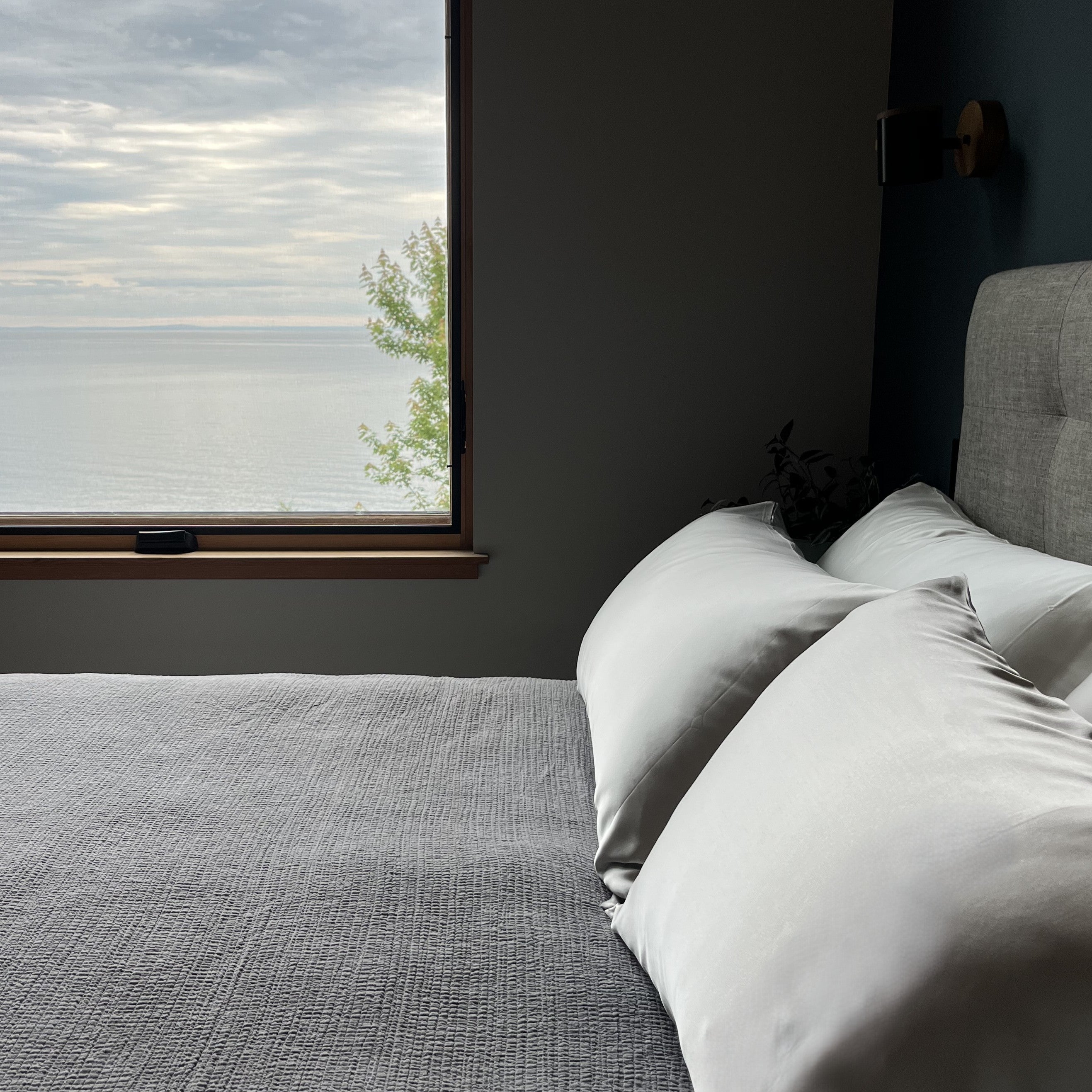 Light gray 100% silk pillowcases infused with copper