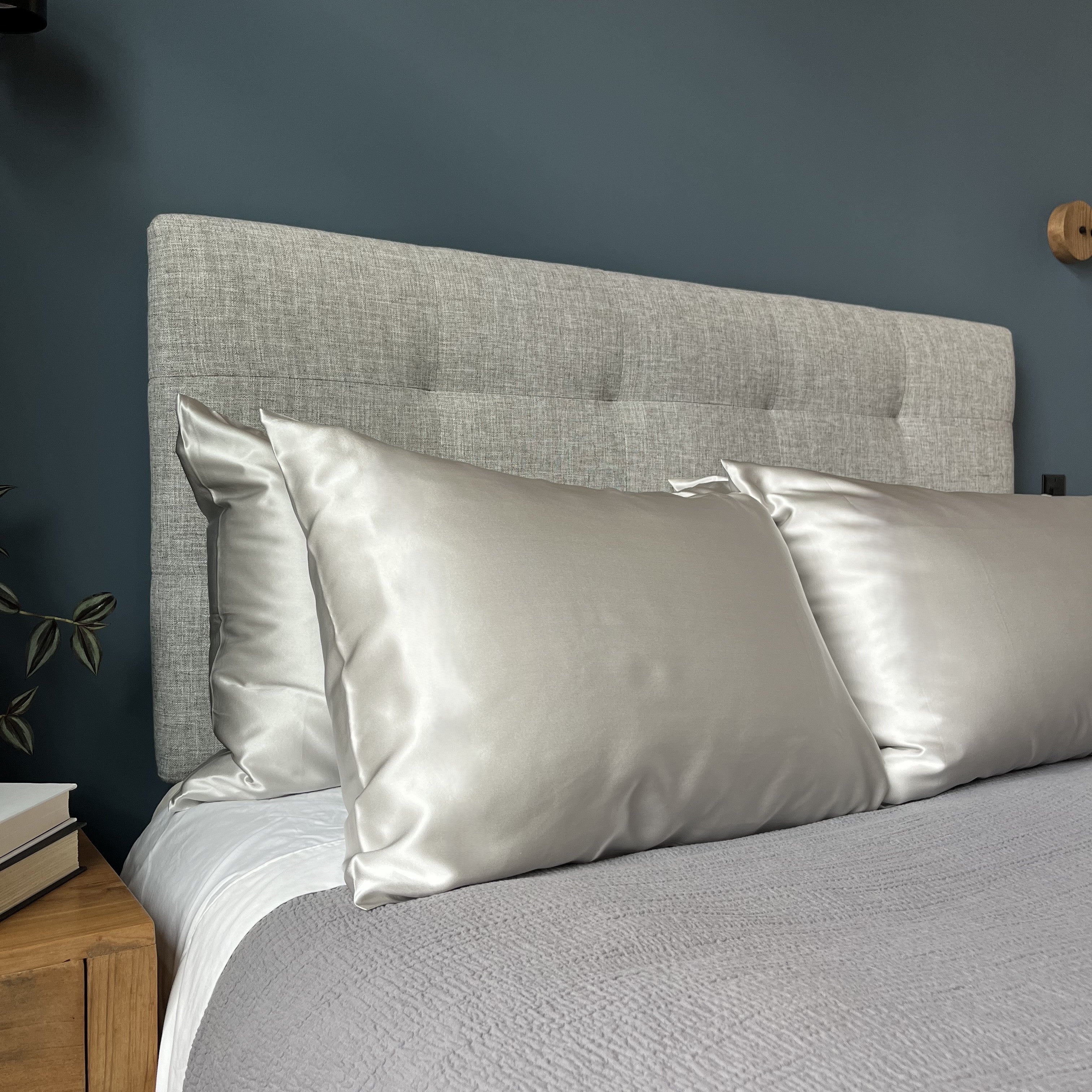 Light gray 100% silk pillowcases infused with copper