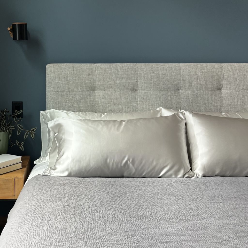 Light gray 100% silk pillowcases infused with copper